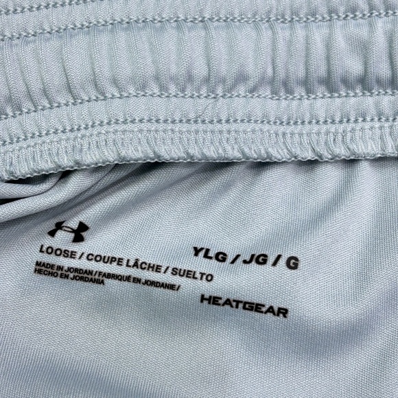 Under Armour Gray Performance Shorts with Elastic Waistband - Picture 3 of 5